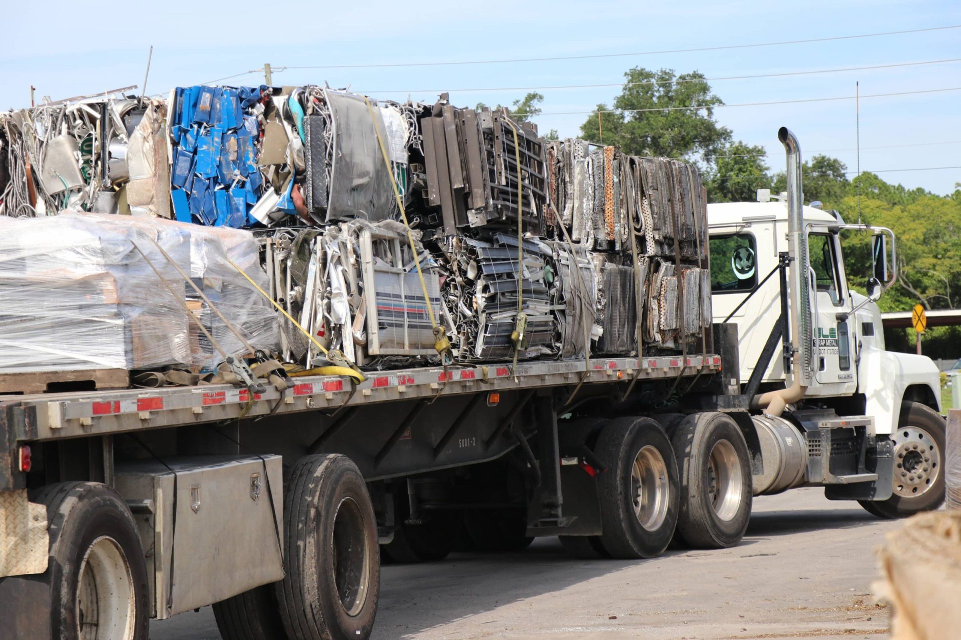 Truck Hauling Scrap Metal in Longwood, FL
